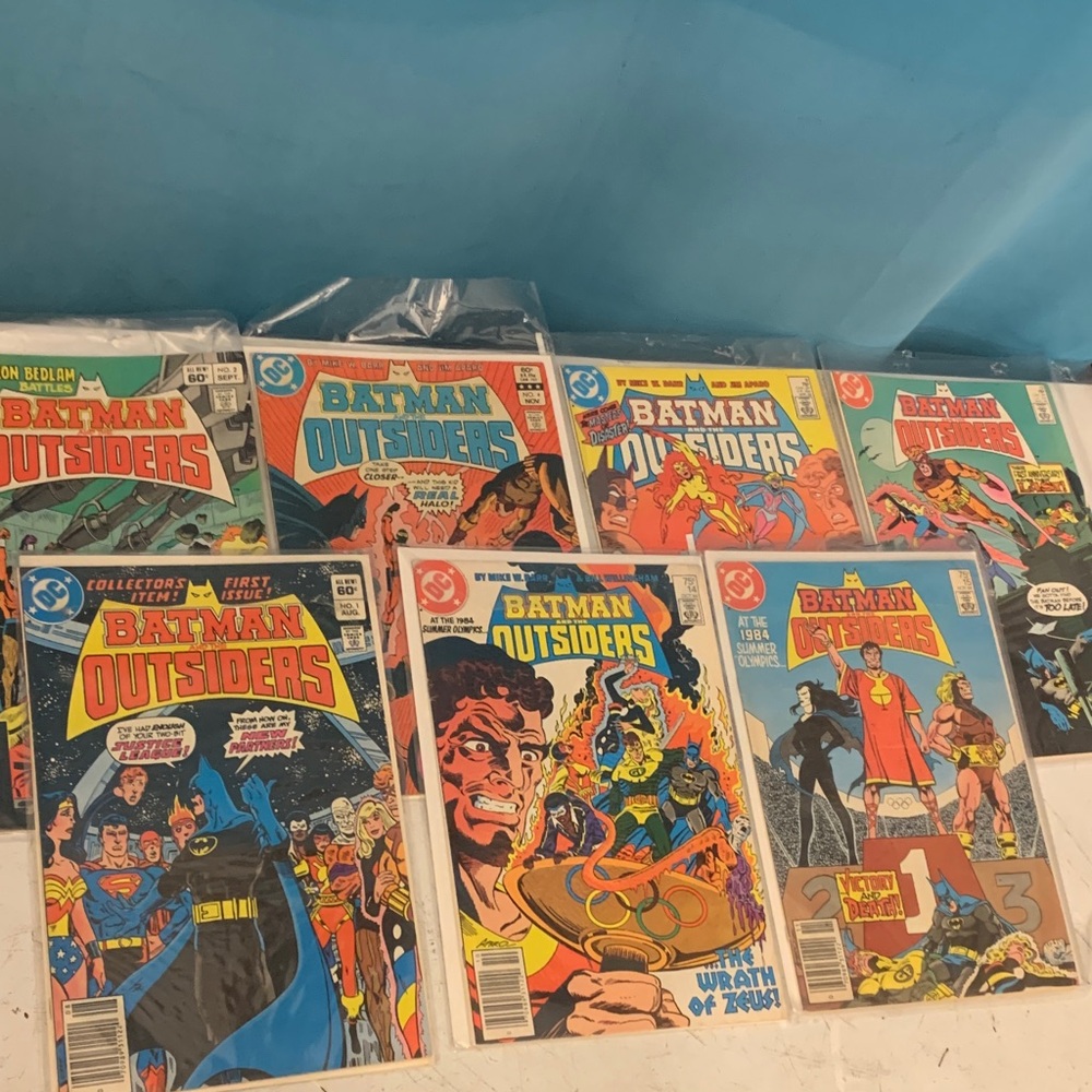 Batman Outsiders Vintage Comic Lot -